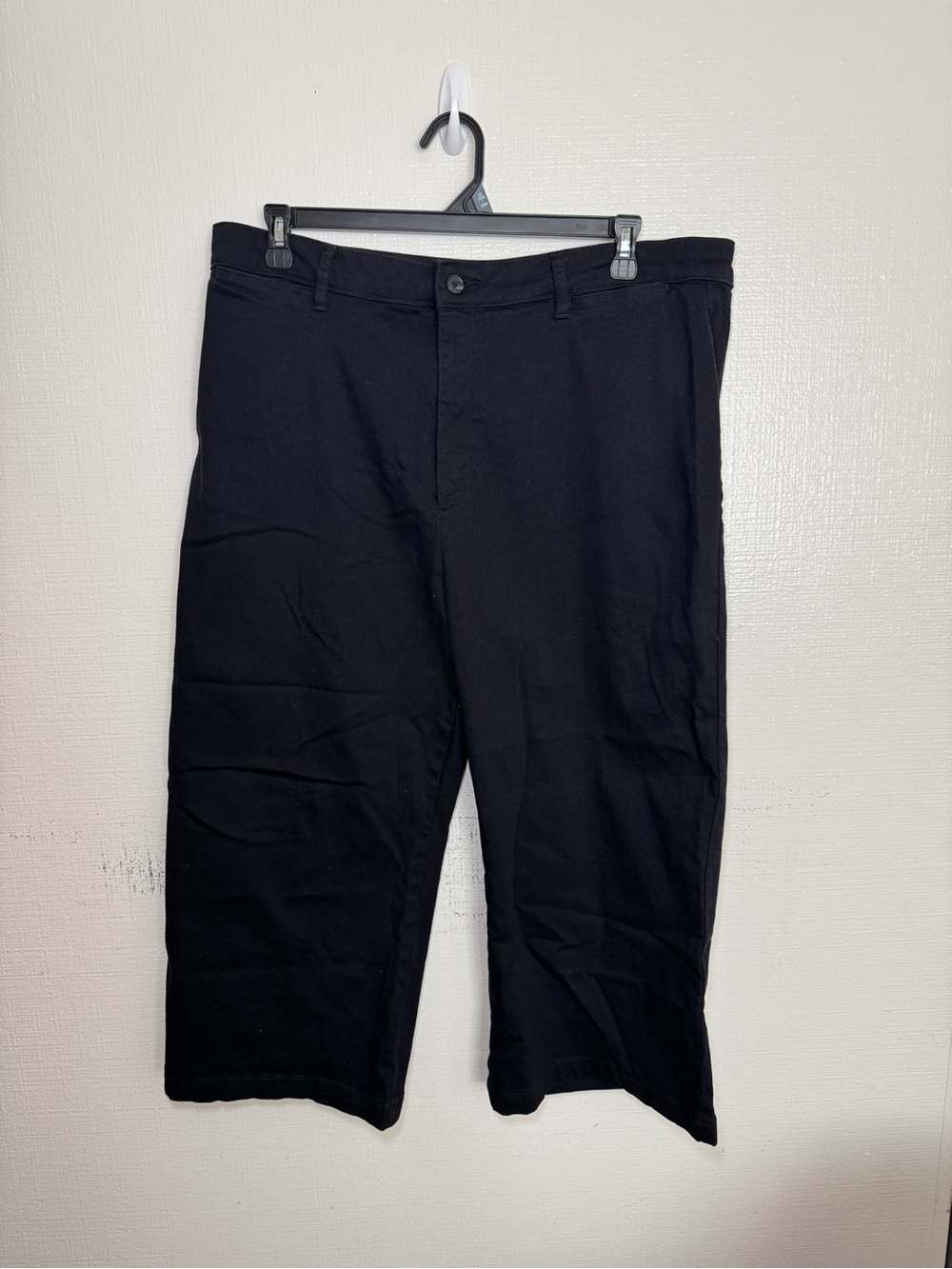 Liz Claiborne Mid Rise Wide Length Cropped Pant